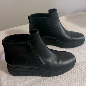 Vionic Uptown Sur Weatherproof Black Ankle Boots Size 6.5W